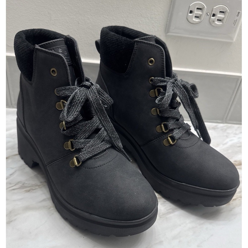 Bob's by Skechers 9.5 Womens boots Memory Foam With‎ Heel.